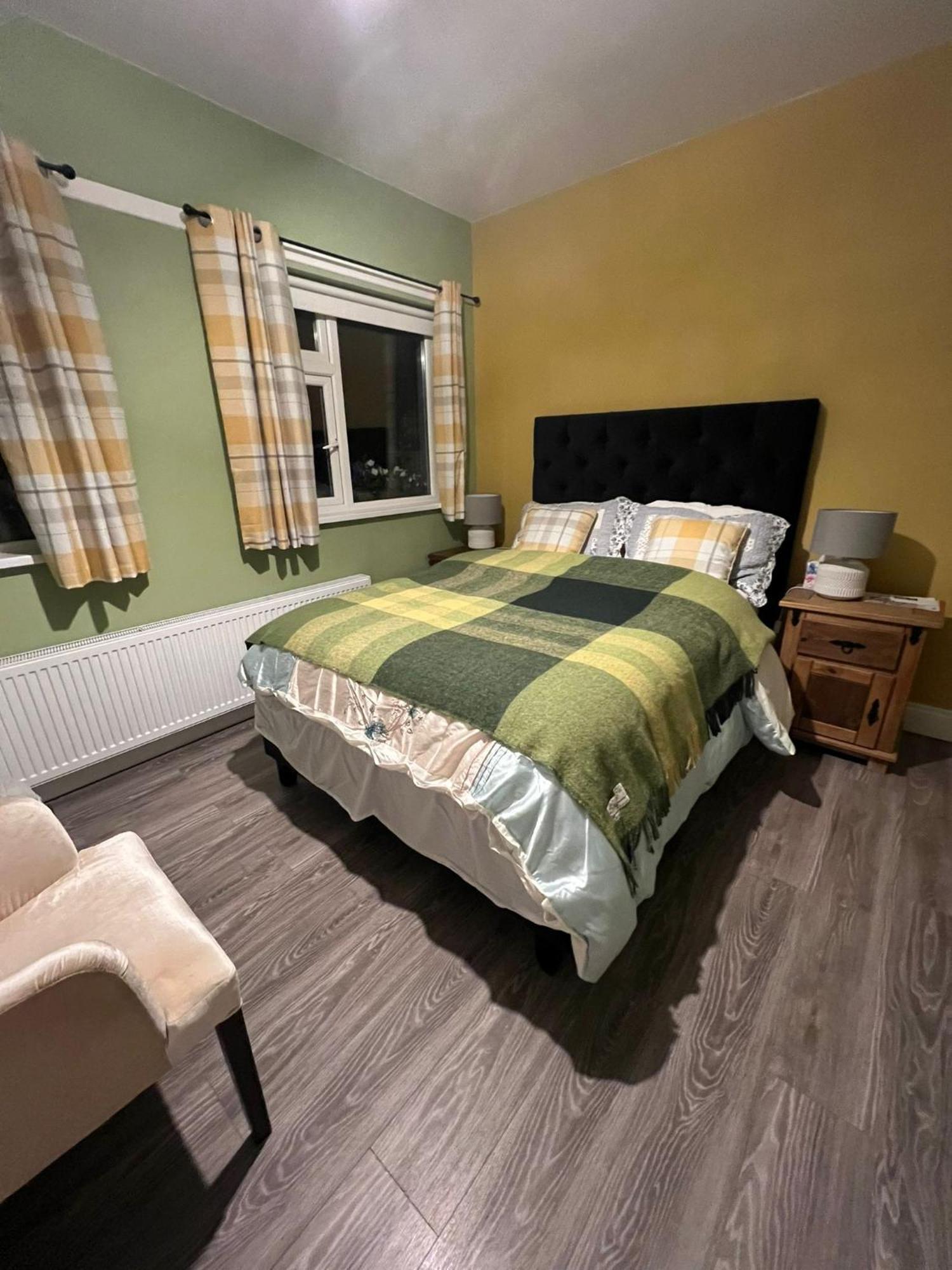 Pinebrook House Double Bed Small En-Suite Free Parking Killybegs Exterior photo