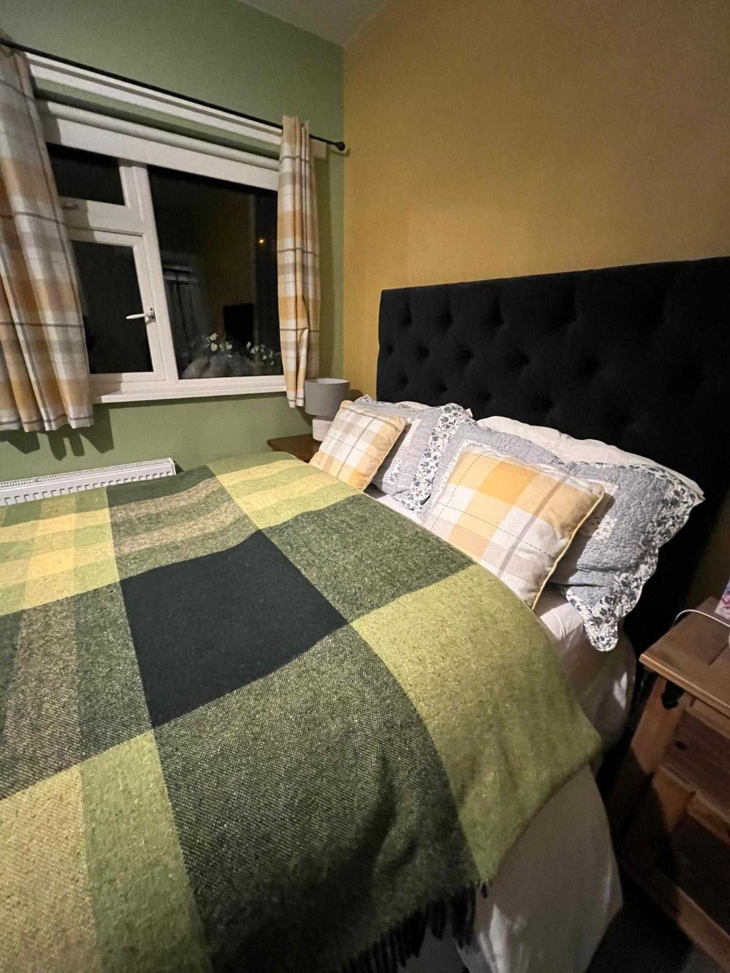 Pinebrook House Double Bed Small En-Suite Free Parking Killybegs Exterior photo