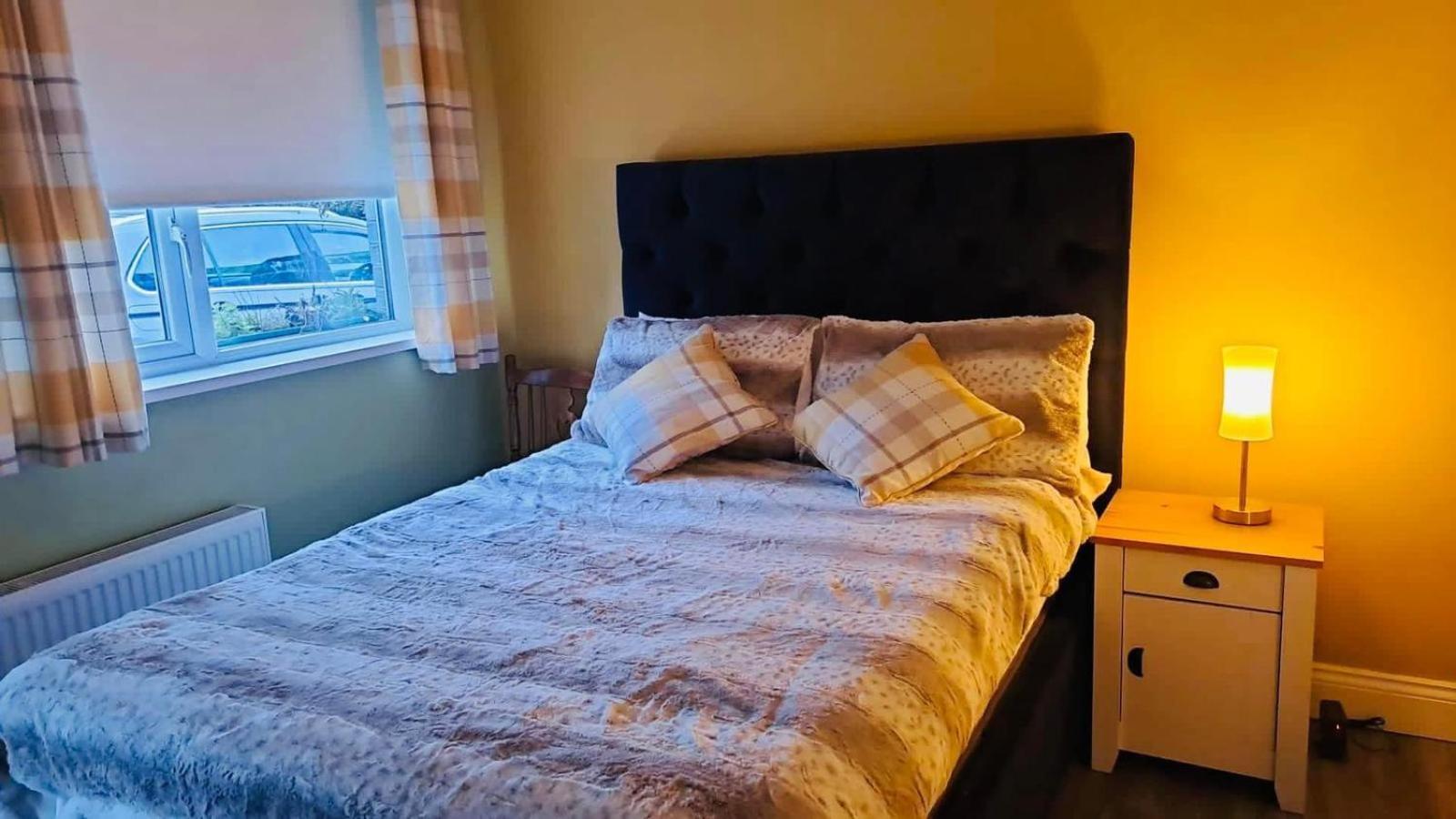 Pinebrook House Double Bed Small En-Suite Free Parking Killybegs Exterior photo